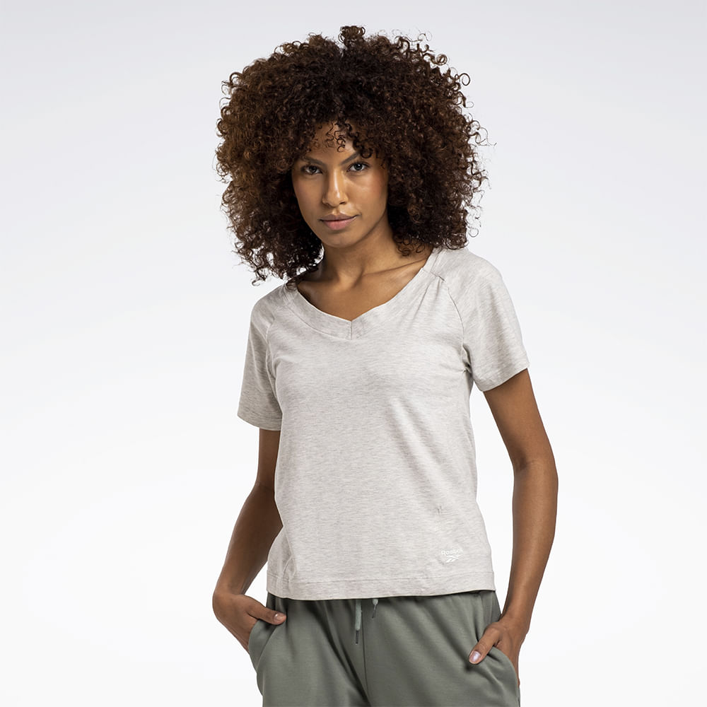 Camiseta Reebok Essential V Manga curta Feminina