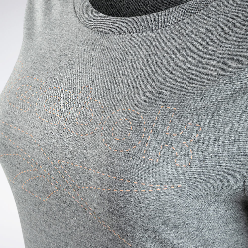 Camiseta Reebok CL Logo Feminina