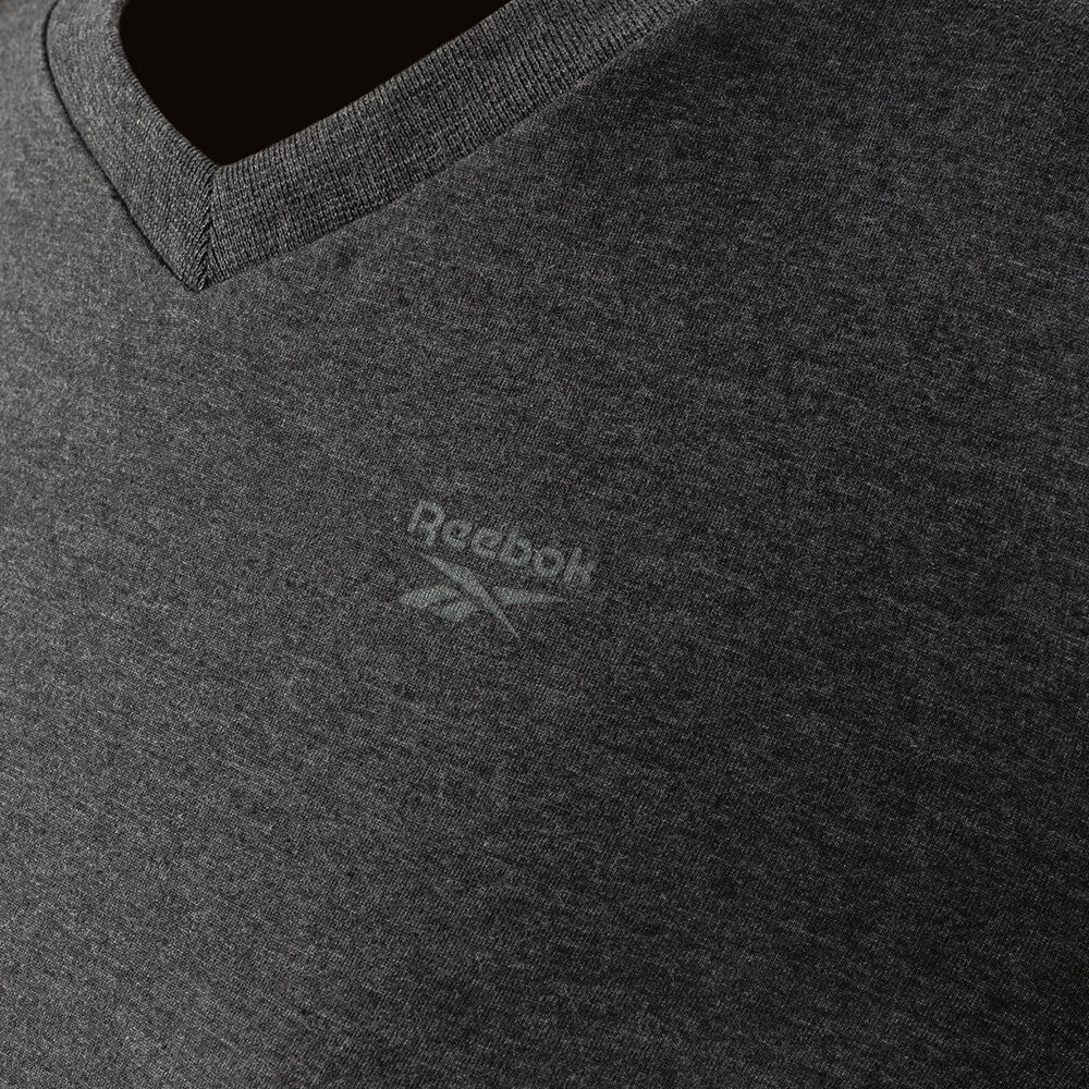 Camiseta Reebok Logo V Feminina