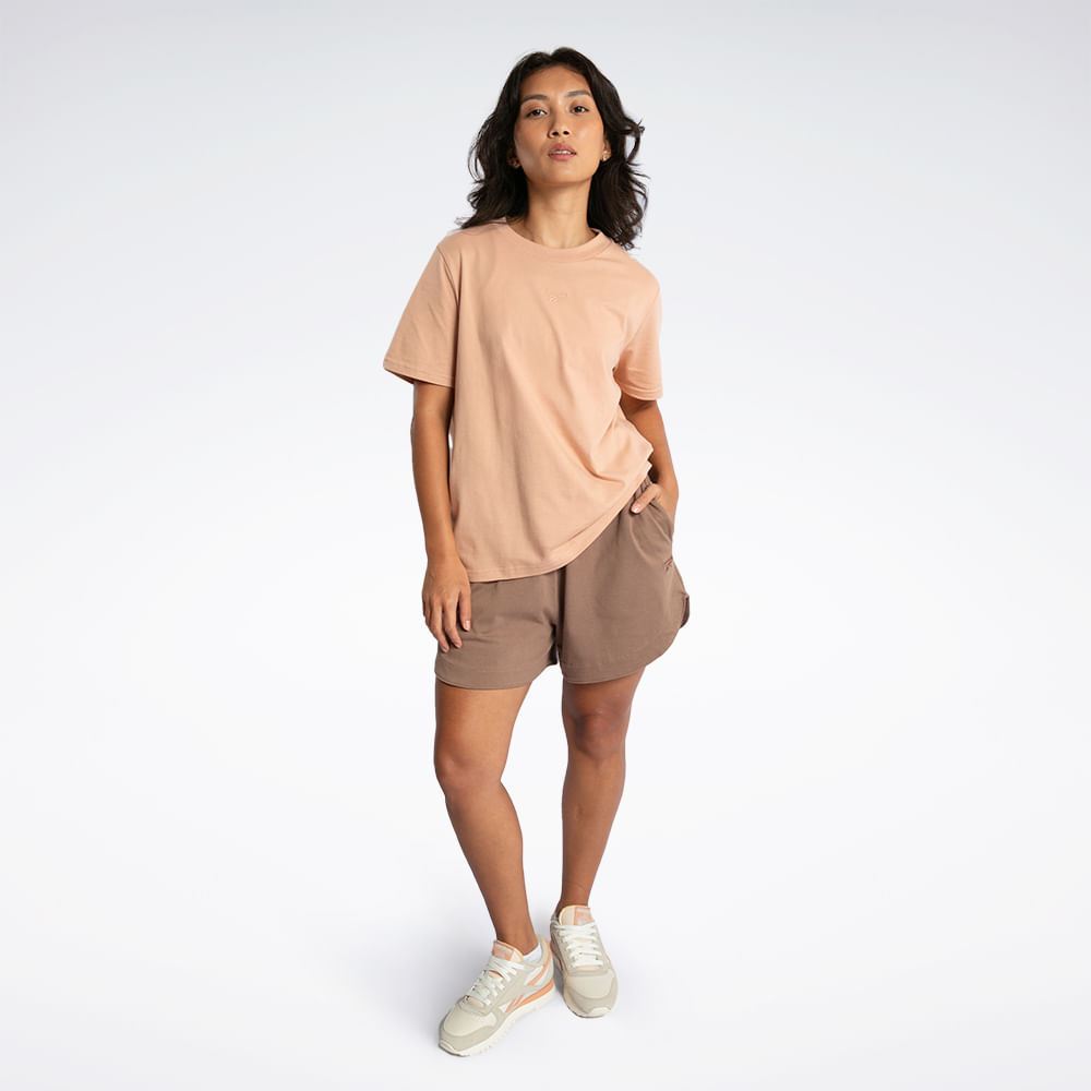 Camiseta Reebok Logo Over Feminina - imagem 1